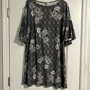 Navy and white floral/weave print, size Large.